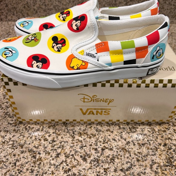 Vans x Disney collaboration Slip-On Sneakers - special limited release worn 1x - Picture 3 of 13